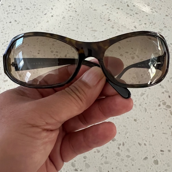 Vintage Prada Tortoise Sunglasses - Picture 5 of 12